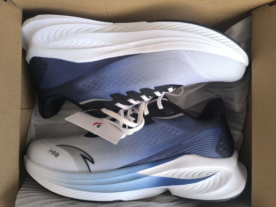 Продам кроссовки