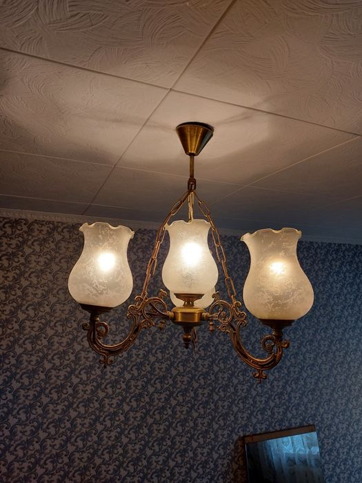 Продам 3 люстры.