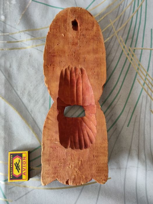 Маска деревянная настенная