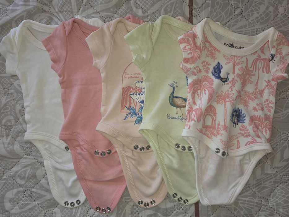 неща за момичета от 0 до 6 месеца