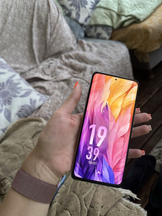 Продам телефон Poco F3