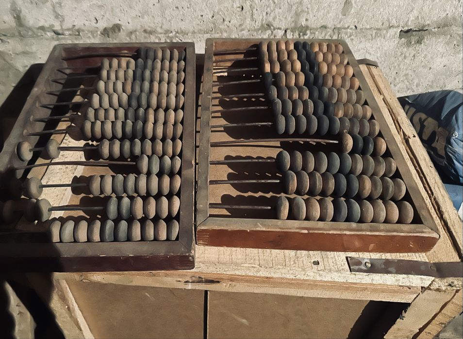 Деревянные старинные счёты