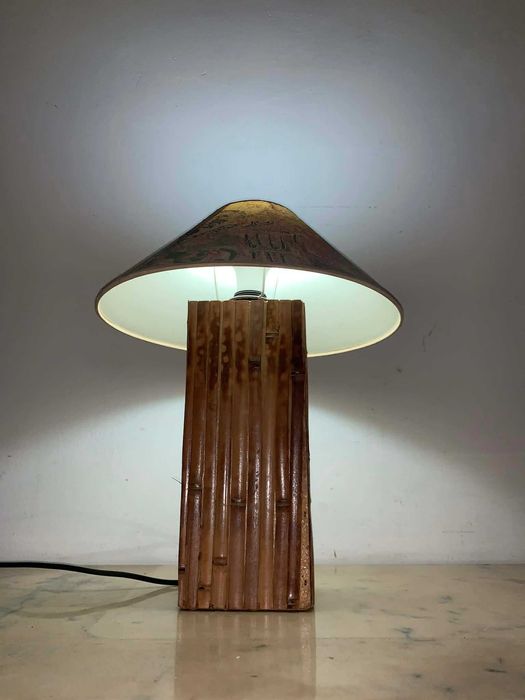 Veioza din lemn imbracata in bambus