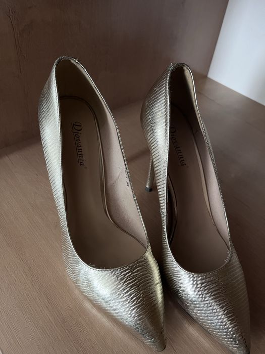 Женская обувь (туфли)