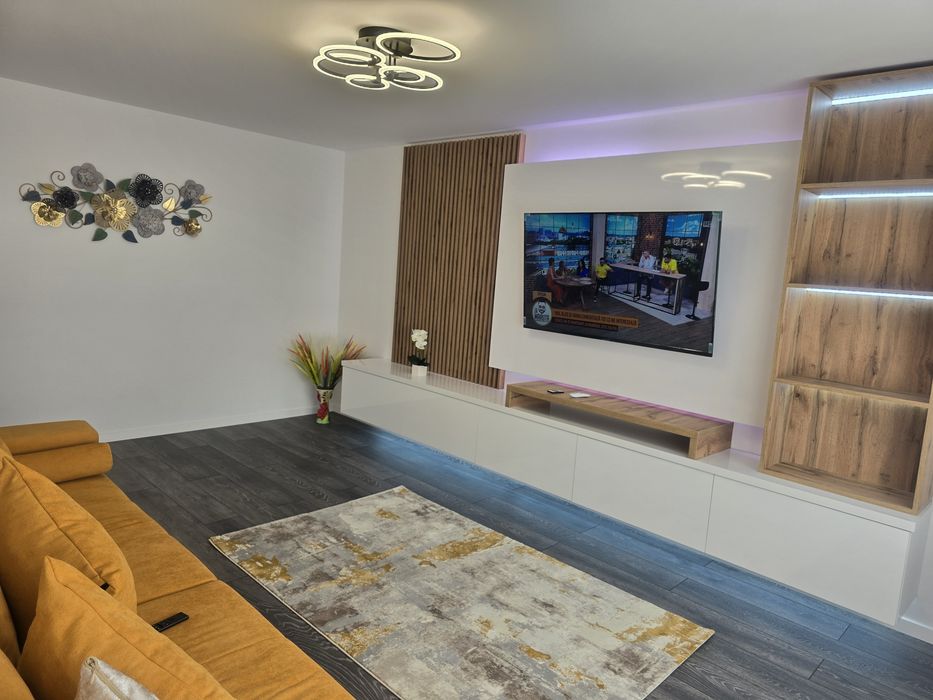 Închiriez ap2 camere ULTRA-CENTRAL  -Piata Mare