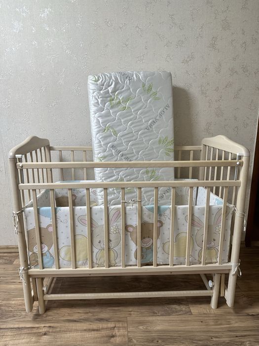Продам детскую кроватку