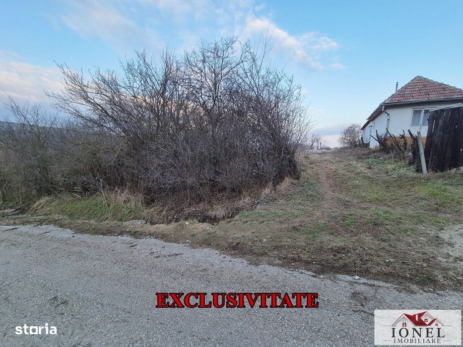 Teren intravilan (2125 mp) in  Berghin-Henig