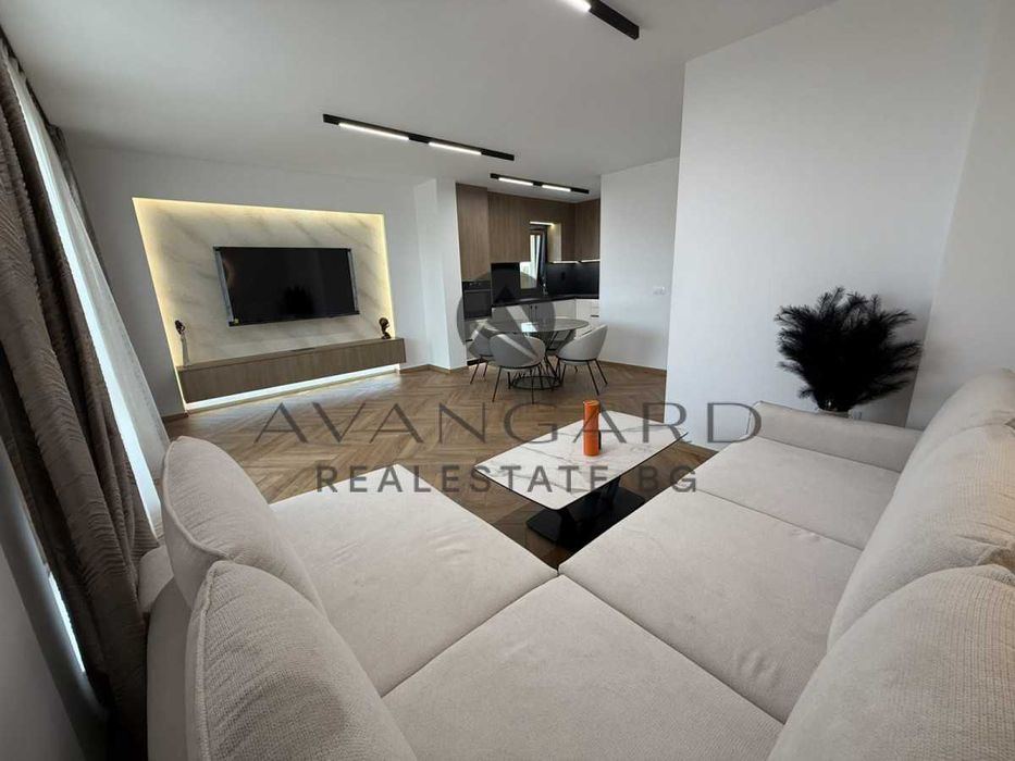 Продава се Тристаен апартамент в Пловдив, Кършияка - 150 кв.м за 1980 €/кв.м - Снимка #1