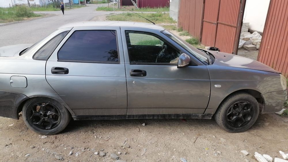 Продаю машину приору