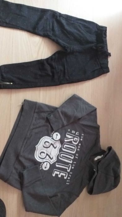 Детски спортни фирмени комплекти за 4-5 год.-25-40лв.за лот