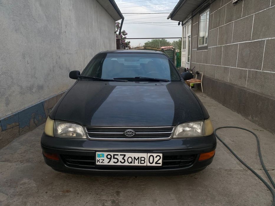 Toyota carina e  1996год