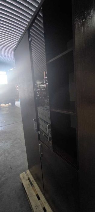 Шкаф для офиса со стеклянными створками б/у