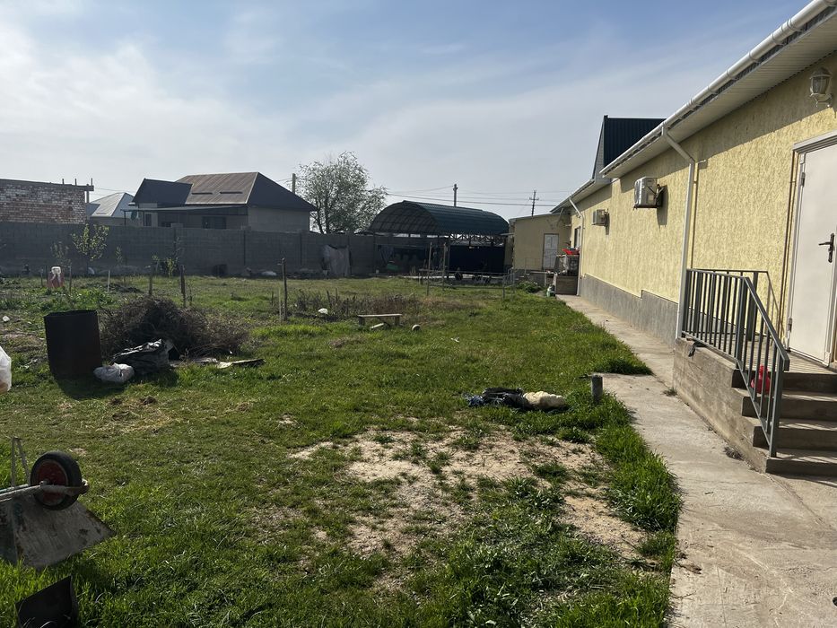 Участок со зданием