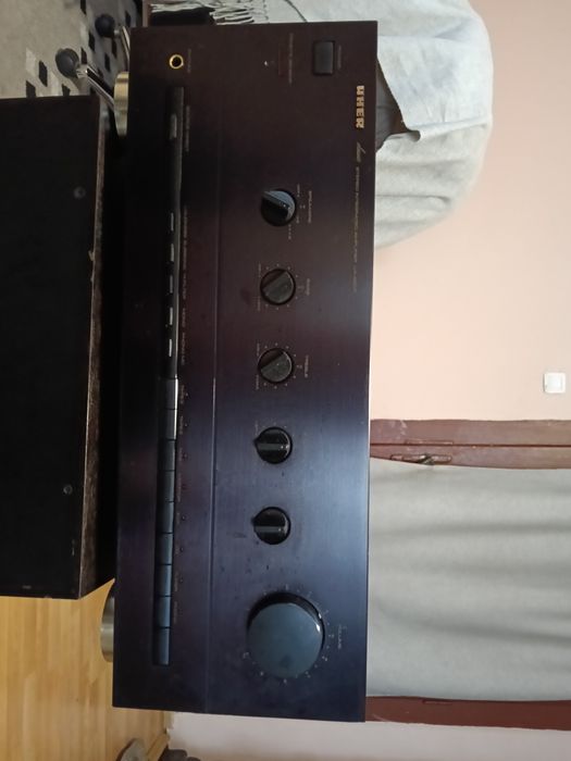 Vând Amplificator  și  Boxe