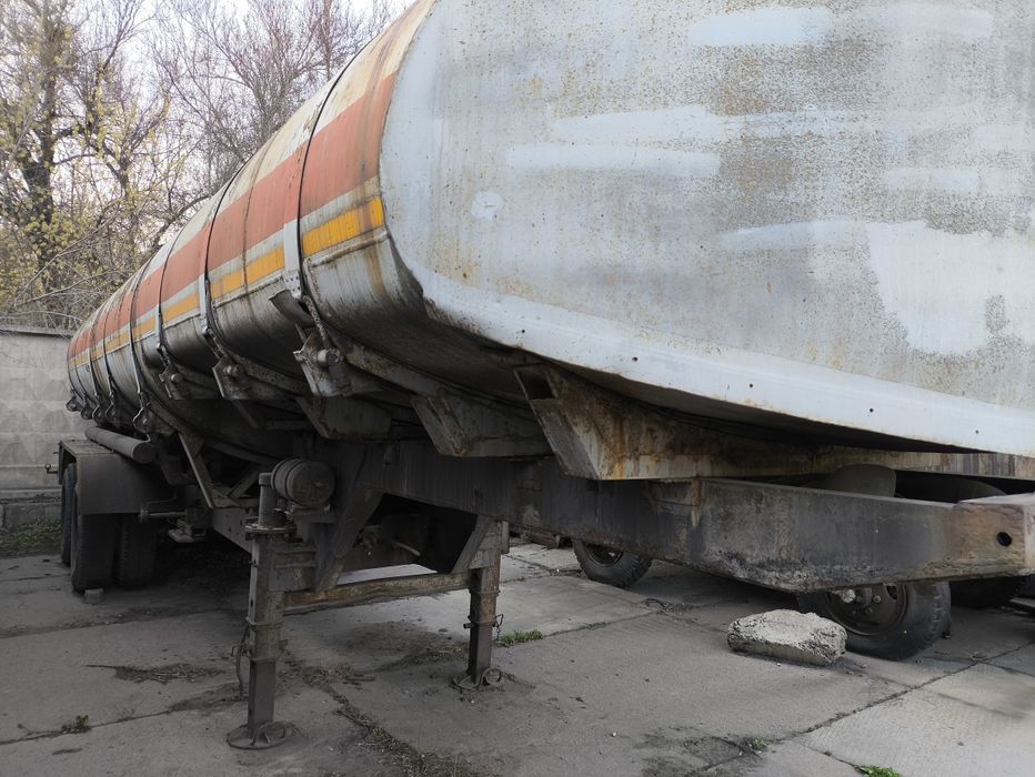 Продам полуприцеп - цистерну  Чмзап