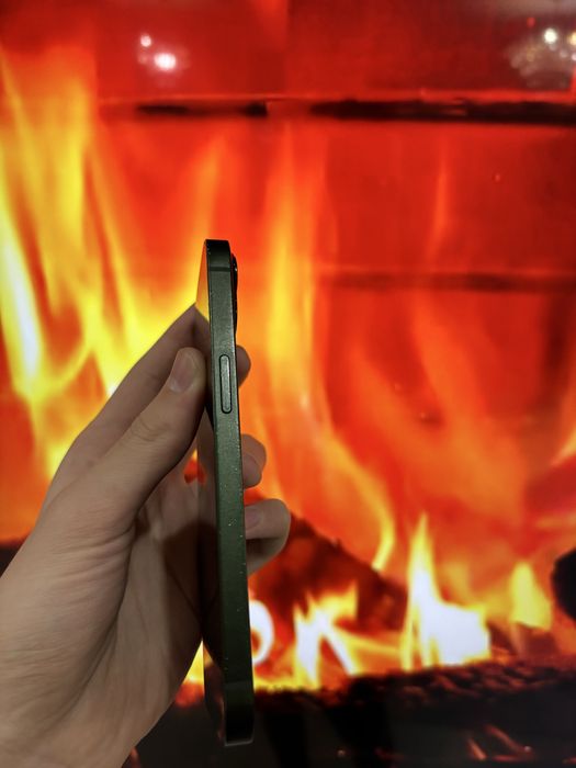 Продам  айфон 13