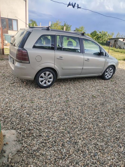 Vand schimb Opel Zafira B 7 locuri