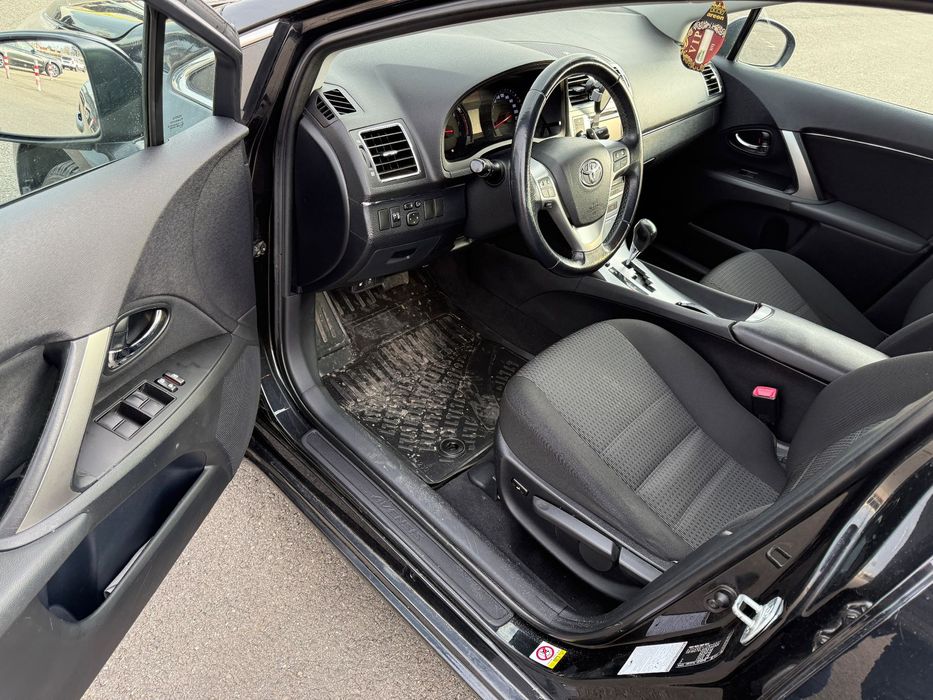 Toyota Avensis Toyota Avensis 1.8 benzină Edition S Automatǎ