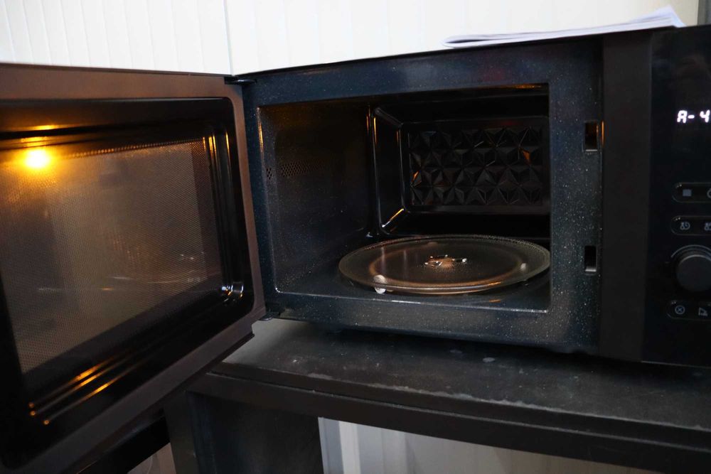 Микровълнова фурна Toshiba MV-AM20T 20л, 800W, 12 автоматични програми