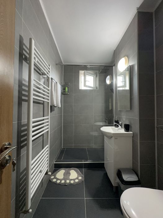 Inchiriez apartament in regim hotelier