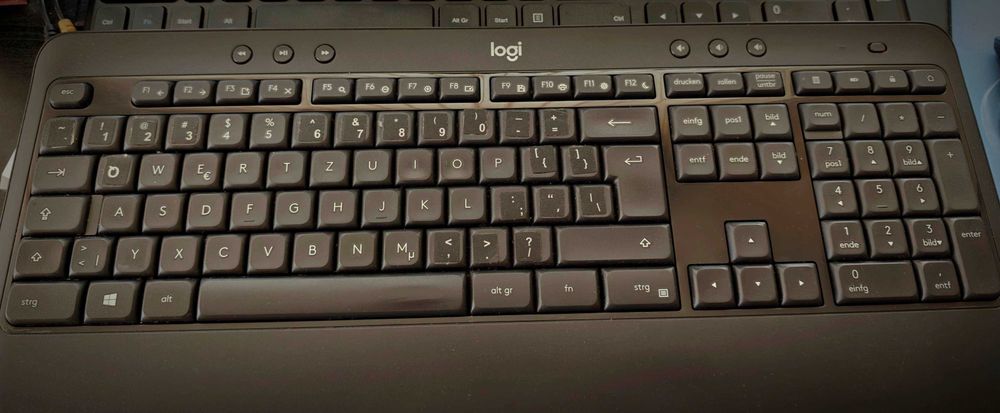 Продавам безжична клавиатура-Logitech К540