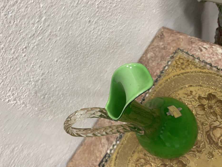 Италианска ваза от разтопено стъкло опалин