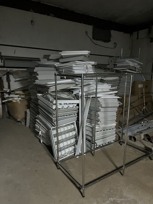 Отдам старые лампы и трубы