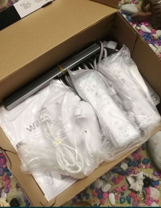 Nintendo Wii Нинтендо Уии с много  ТОП игри 4 контролера Mario