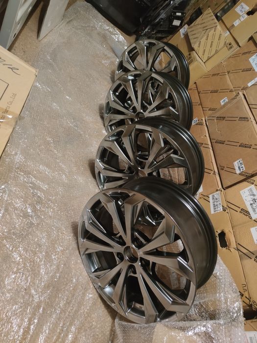 Продам комплект легкосплавных дисков.