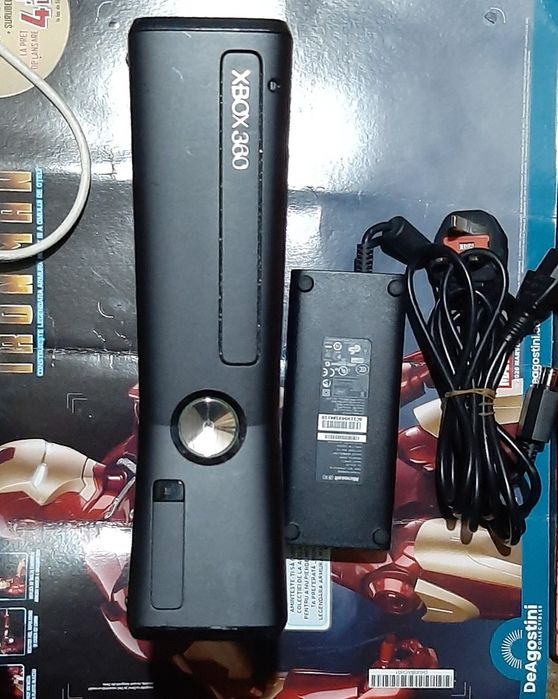 Vând Xbox 360 în stare bună funcționabil