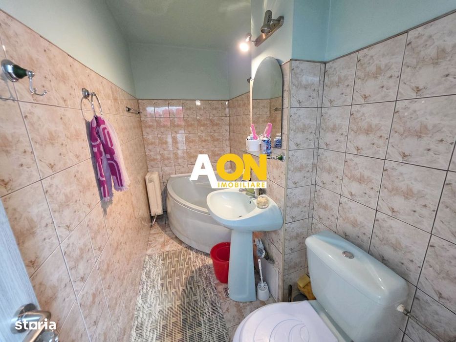 Apartament 3 camere, 65 mp utili, 2 bai, etaj 2, Cetate, zona Stadion