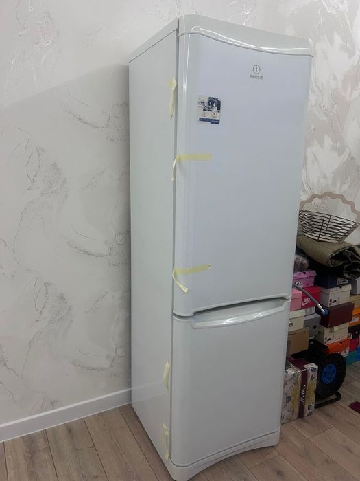 Холодильник Indesit
