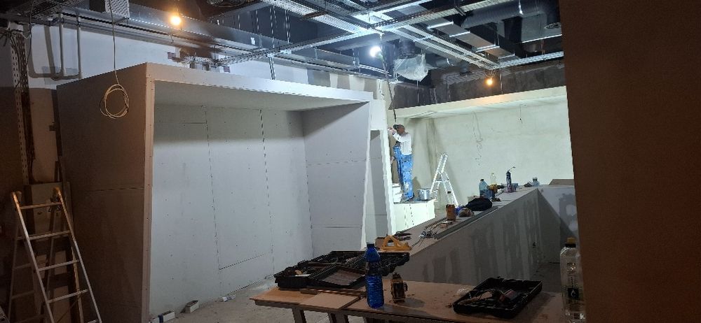 Tencuiala mecanizata, Glet si finisaje interioare