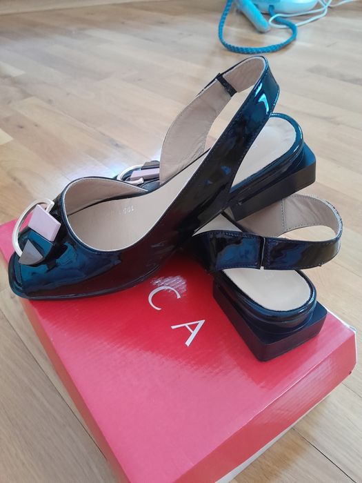 Sandale piele naturala lacuita Epica