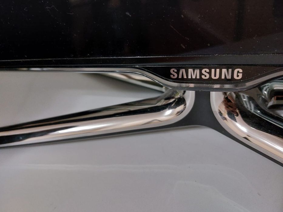 Продам телевизор 117см