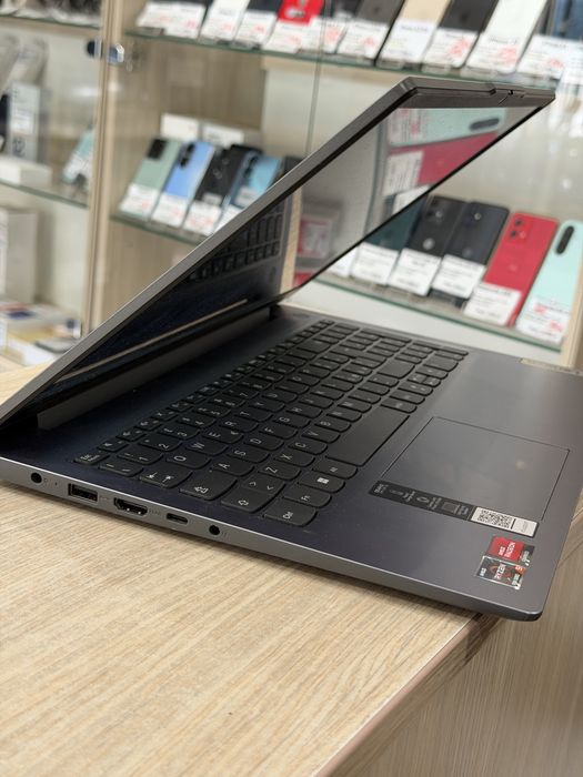 Laptop LENOVO IdeaPad 1 15" 15ALC7 - AMD Ryzen 5 5500 SSD 512GB/8gb Ram - Garantie !!!