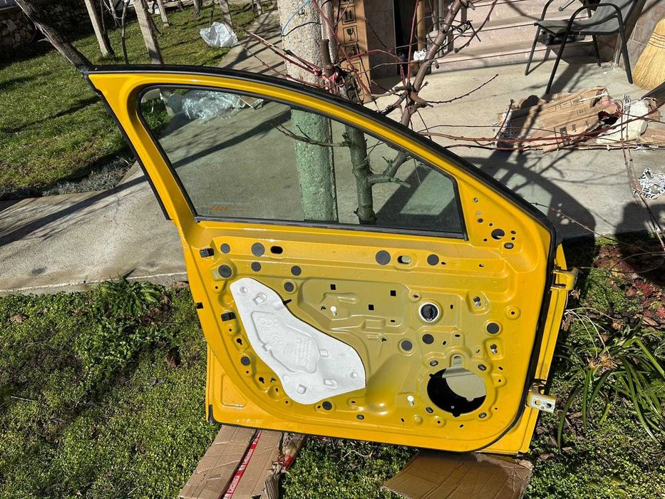 Предна лява врата от Пежо 208 2022