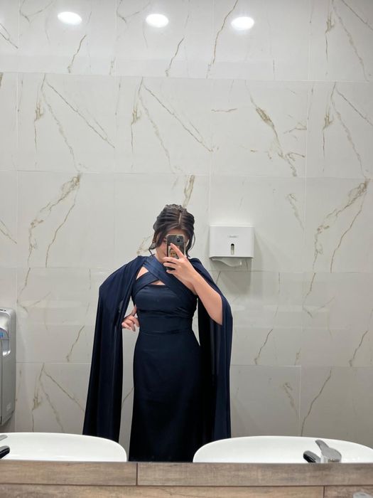 Продам вечернее платье размер 42 s