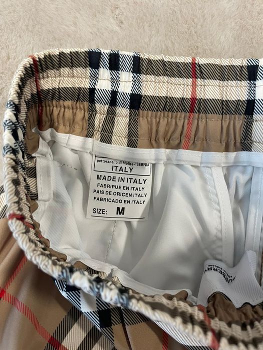 Pantaloni scurti burberry marimea M noi