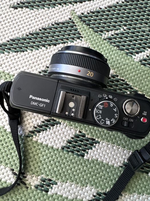 Panasonic Lumix GF1 + 20mm обектив – много запазен комплект