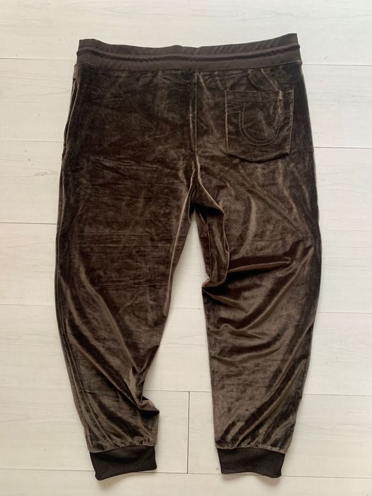 True Religion • •