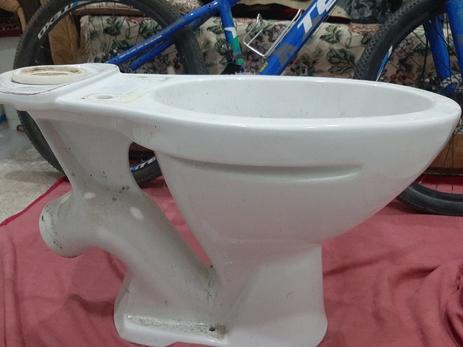 Продаю унитаз без бочка