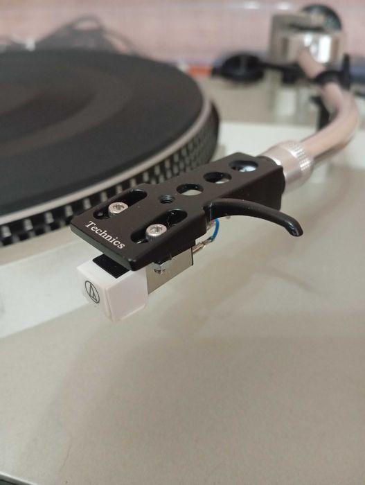 Продам проигрыватель винил дисков TECHNICS.