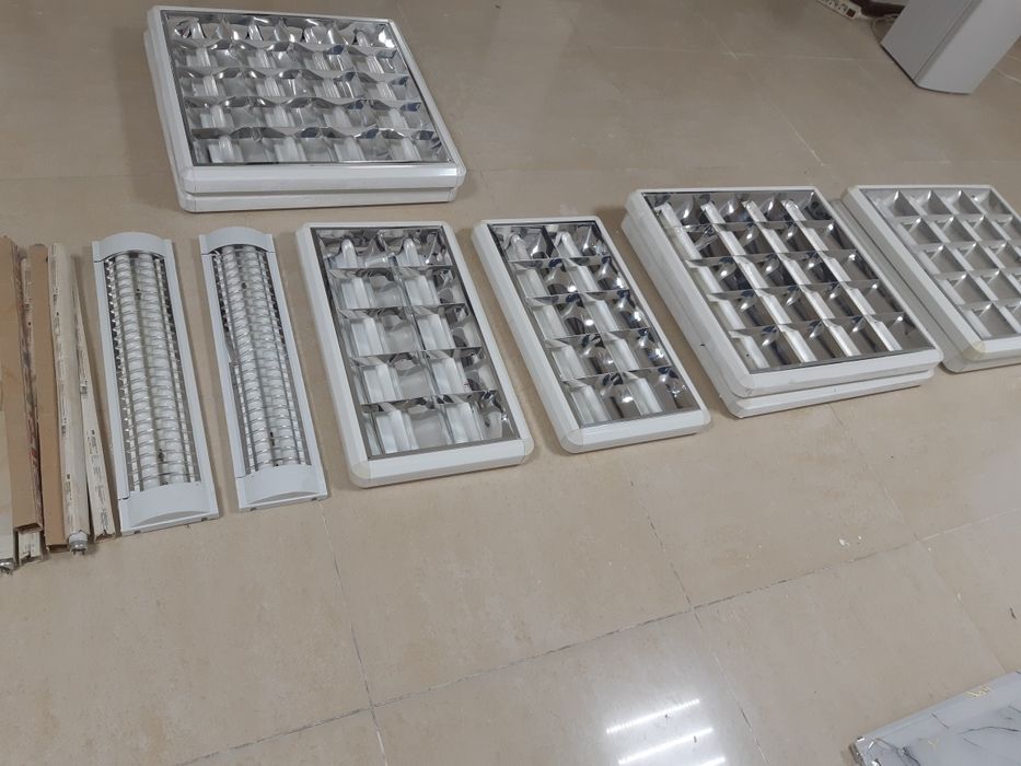 Светильники потолочные в хорошем состоянии