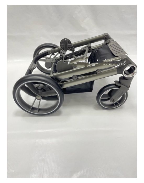 Продам коляску 2 в 1