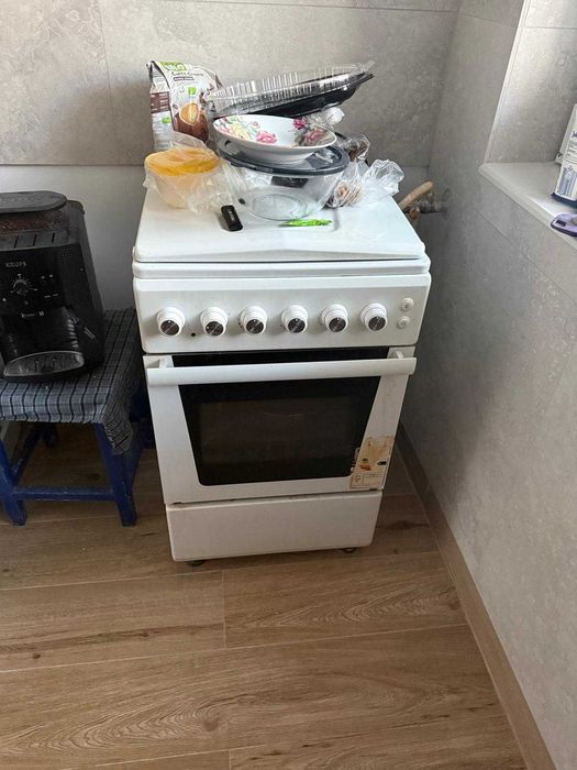 aragaz cu aprindere electrica si gril