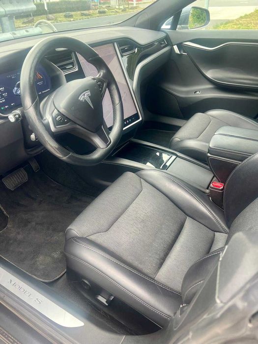 Tesla Model S 75D Limousine