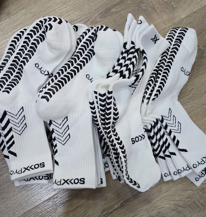 Перчатки, носки футбольные