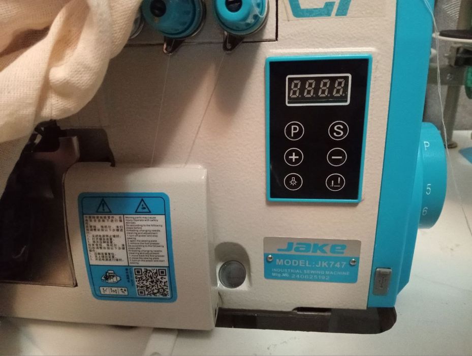 Tikuv mashinasi 1 chokli va averlok sotiladi 200 $ dan donasi. Yengi