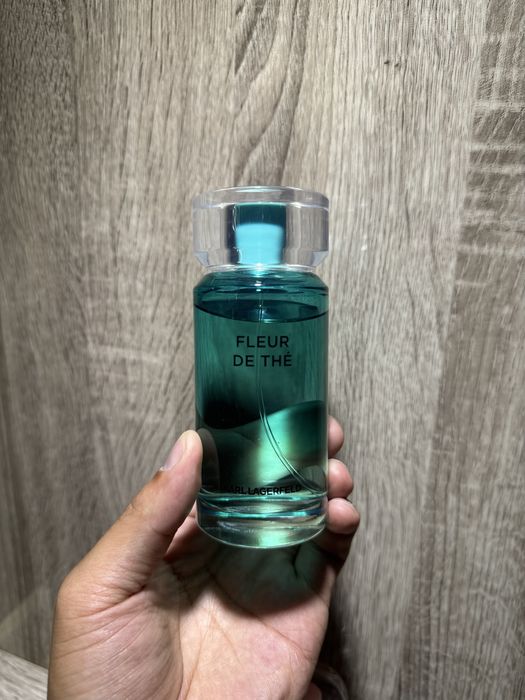 Fleur de pecher Karl legerfeld